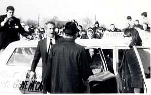Campaigning by Newman at a McCarthy rally in Menominee Falls, Wisconsin, 1968.