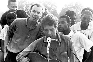 Another photo of Bob Dylan and Pete Seeger at the July 1963 Greenwood, MS gathering.
