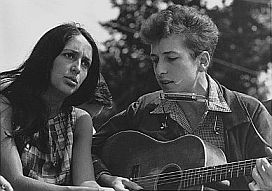 Joan Baez & Dylan in August 1963 at the historic ‘March on Washington’.
