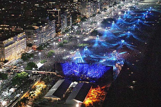 Later that night -- February 18th, 2006 -- at the same venue on Copacabana Beach as Stones played to a ‘full house’ estimated at 1.5 million.