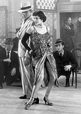 Fred Astaire & Cyd Charisse in dance scene from 1953's ‘The Band Wagon.’ Click for video & story.
