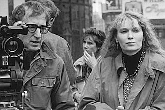 Woody Allen & Mia Farrow on a film shoot, undated. Click for Woody Allen film collection.