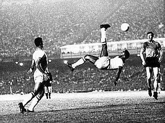Pelé shown making his famous “bicycle kick” in competition.