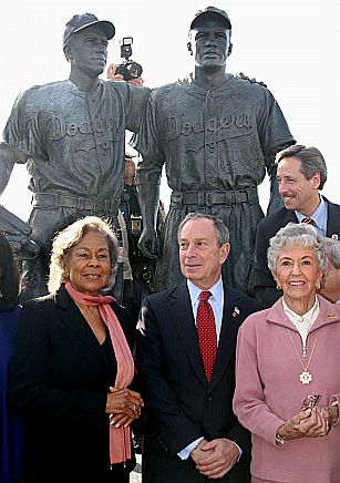 At the dedication ceremony for the Reese-Robinson sculpture in 2005 are, from left: Rachel Robinson, NY Mayor Michael Bloomberg, Dorothy Reese, and NY city councilman, Mike Nelson . Photo: Ted Levin.
