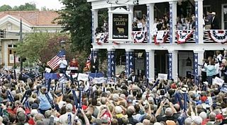 McCain-Palin campaign rally in Lebanon, Ohio on Sept 9, 2008 where Heart’s “Barracuda” song was played, despite protests of Ann & Nancy Wilson. AP photo.