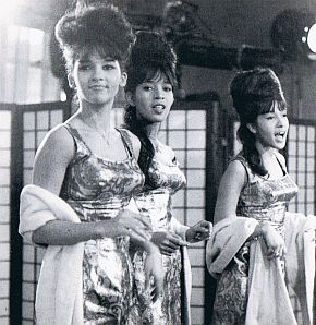 The Ronettes appeared on ‘Bandstand’ 2x in 1963 w/ big hit “Be My Baby.” Click on photo for their story.
