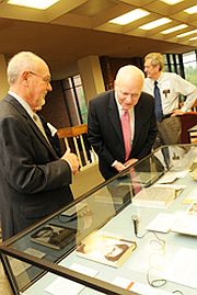 Brian Lamb taking a look at his own “book notes” at George Mason University exhibit.