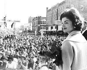 October 1959: Jackie Kennedy looking out on the scene at the Int’l Rice Festival in Crowley, LA, where JFK addressed a crowd of more than 130,000. Edmund Reggie archive.