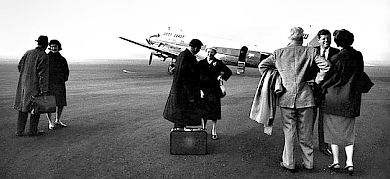 October 1959: Sparse greeting committee on hand as JFK, Jackie, & Pierre Salinger arrive in Portland, Oregon.  Photo, Jacques Lowe.