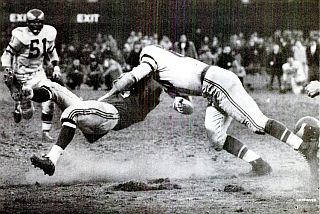 Bednarik’s tackle of Gifford as seen from another angle, the near sideline, during Giants-Eagles game. 