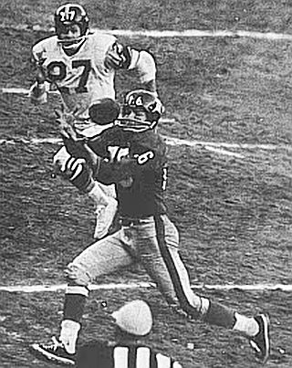 Frank Gifford would return to play for the Giants as a flanker back, 1962-1964, shown here catching a pass over the middle in a 1963 game against the Pittsburgh Steelers.