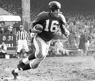 Frank Gifford was regarded as an explosive, open-field runner, capable of long gains and quick scores, both as a receiver and a through-the-line halfback.