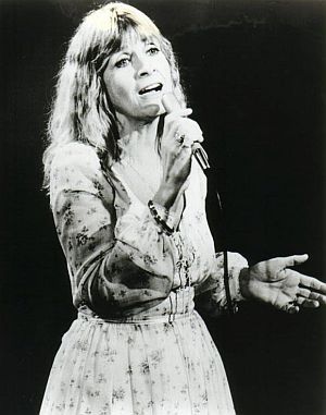 Skeeter Davis performing, likely in the 1970s.