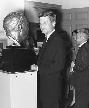 Aug 14, 1960: JFK admiring bust of FDR while touring the FDR Library during his visit to Hyde Park, NY. 