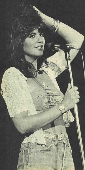 Linda Ronstadt performing, mid-1970s. Photo, Creem / Andy Kent.