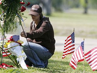 March 2006: Eva Rowe placing wreath at make-shift memorial outside BP’s Texas City plant on the one year anniversary of explosion that killed her parents. AP photo/ Melissa Phillip.