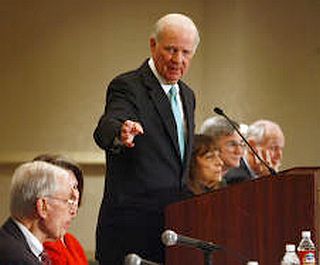 Former U.S. Secretary of State, James Baker, delivering his panel’s findings on BP’s U.S. operations, Houston, Texas, 2007.
