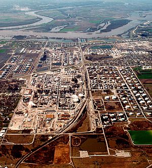 The Phillips 66 Wood River oil refinery in Roxana, Illinois looking west towards the Mississippi River.