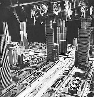1939. View of seated patrons (at top) peering into GM’s “Highways & Horizons” layout in the Futurama theater.