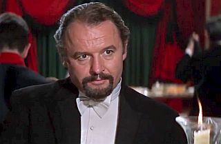 Victor Komarovsky (Rod Steiger), a well-off aristocrat, is something of a lout, and becomes a nemesis to Lara and Zhivago.